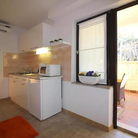 Studioapartment Sabina Mit Grill, Am Waldrand * Porec