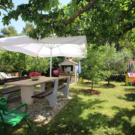 Studioapartment Sabina Mit Grill, Am Waldrand Porec