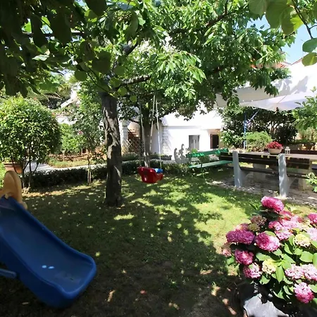 Studioapartment Sabina Mit Grill, Am Waldrand Porec